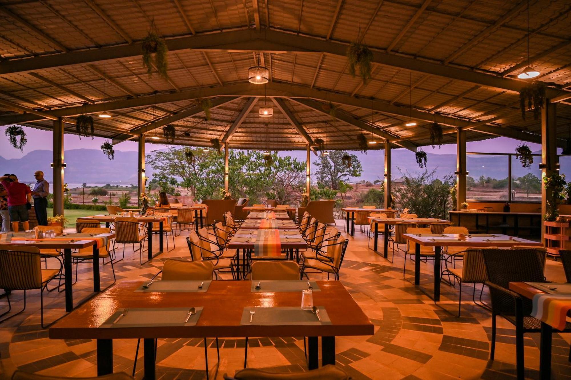 Saj By The Lake, 3*