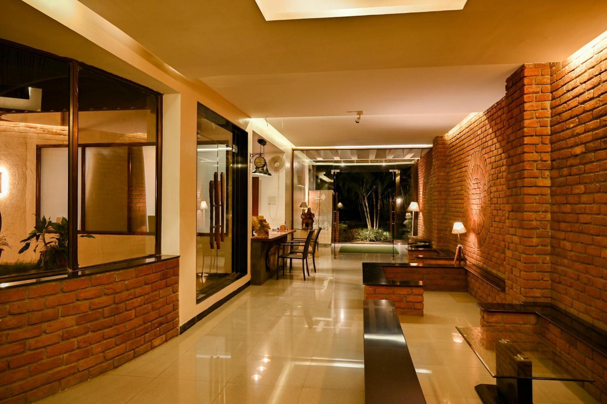 Saj By The Lake, Resort