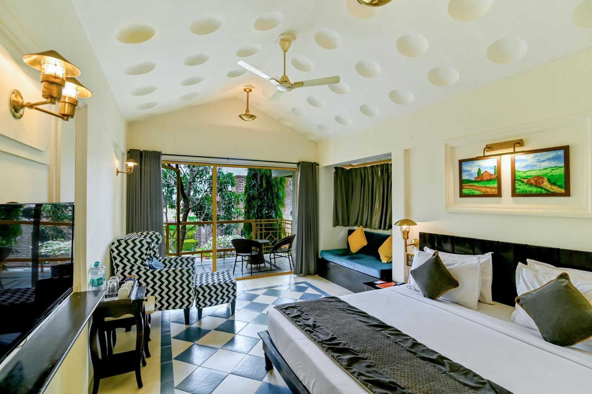 Saj By The Lake, Resort