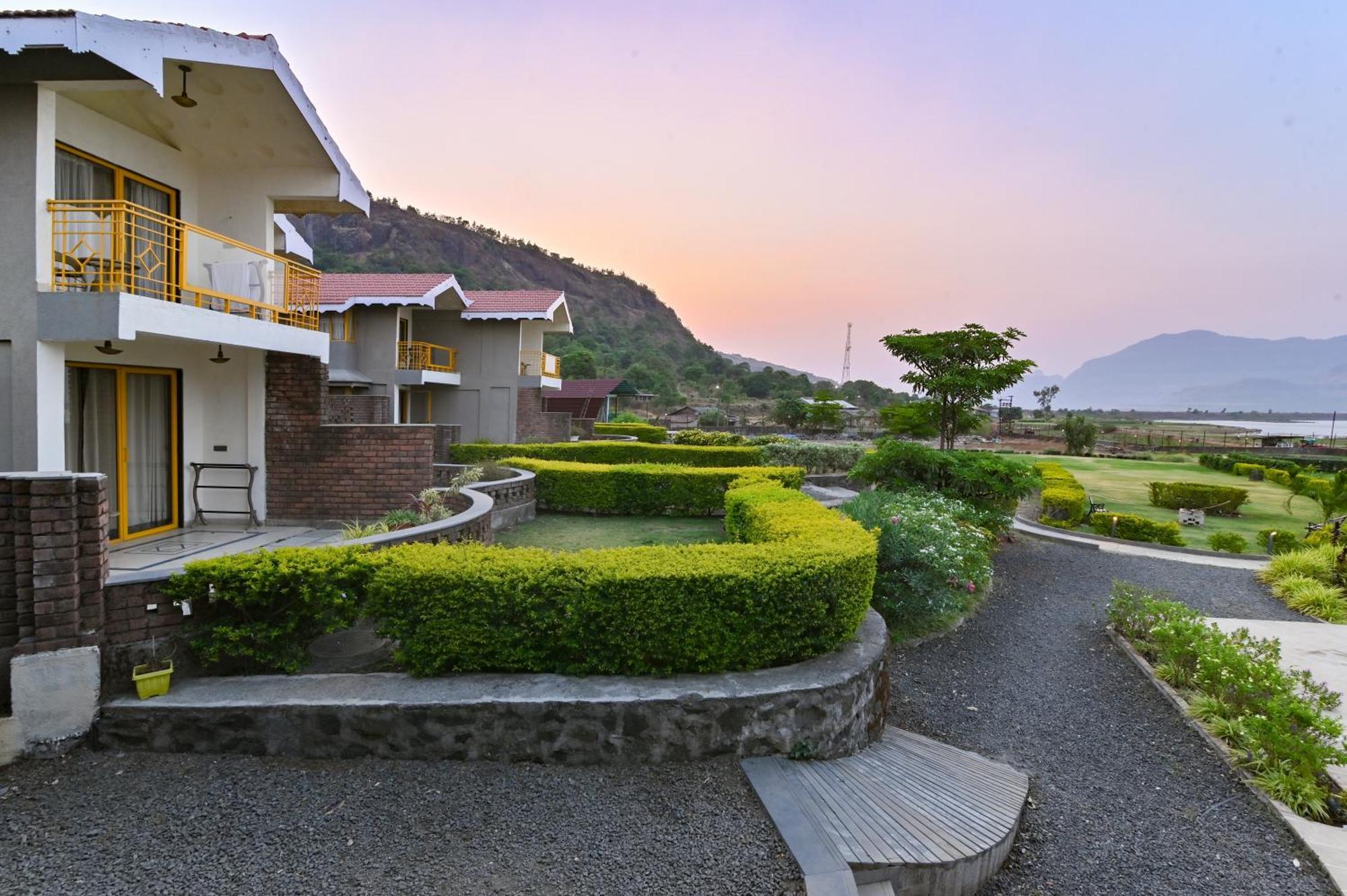 Saj By The Lake, Resort