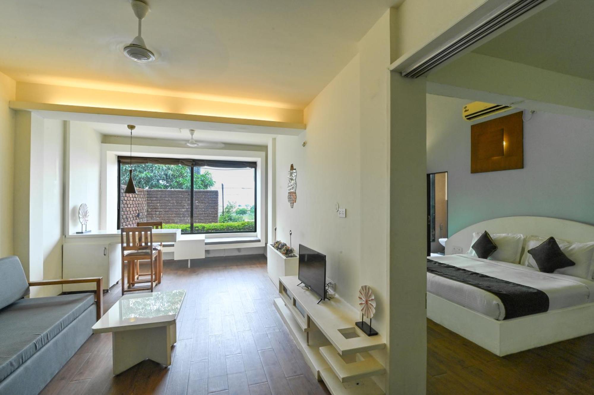 Resort Saj By The Lake, 3*