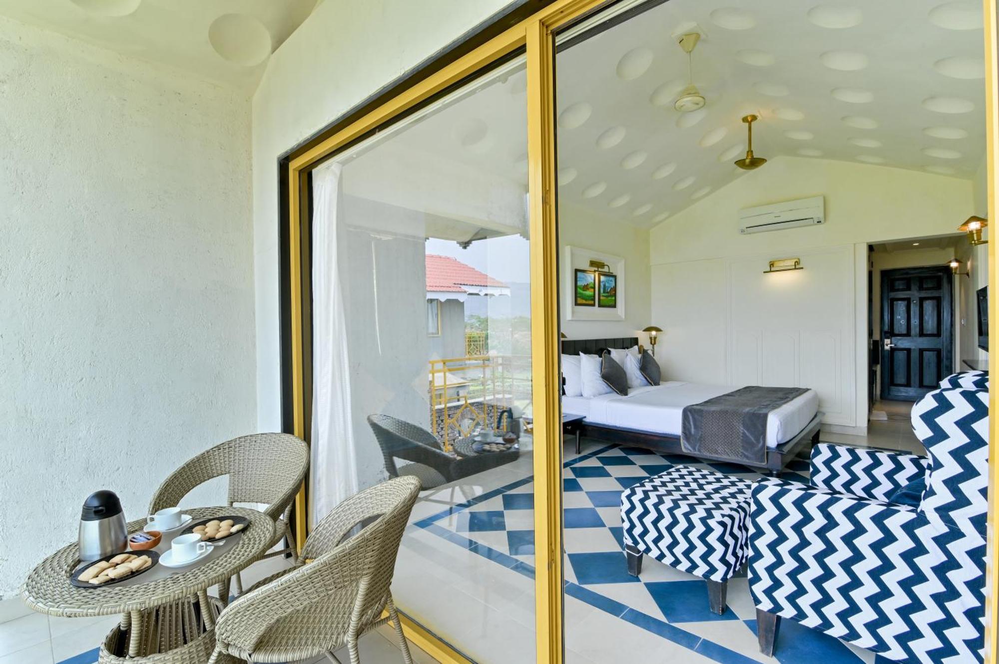 Saj By The Lake, Resort