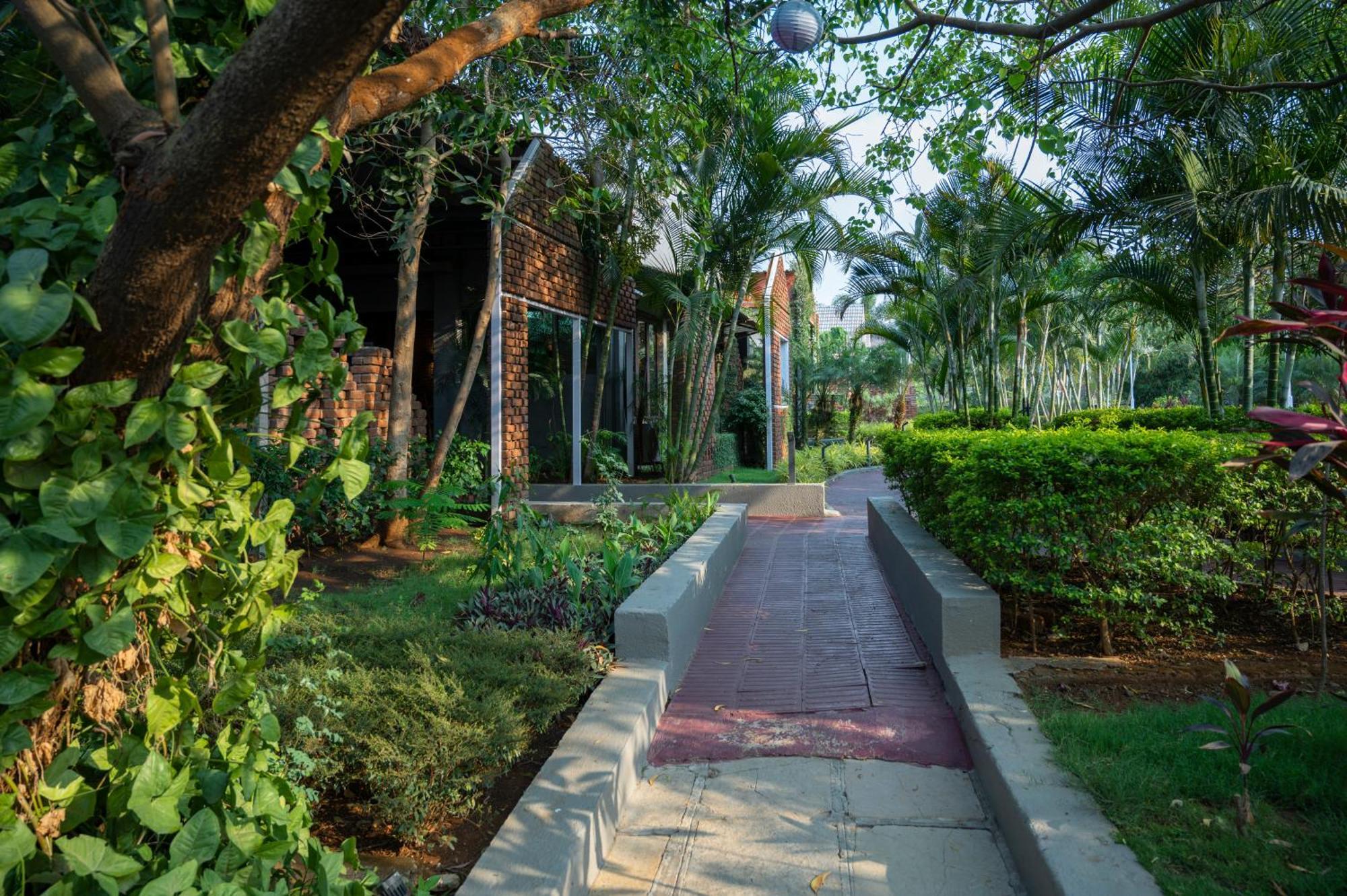 Saj By The Lake, Resort